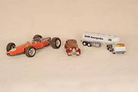 Schuco Magico-Auto 2008, Us-Zone, 50er Jahre, dunkelrot lackiert, SchlÜssel fehlt, be- spielt, L. ca. 14 cm