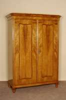 Schrank, wohl deutsch, um 1870, Esche massiv , Eschefurnier, zweitÜrig, zerlegbar, Alters- und Gebrauchsspuren, ohne SchlÜssel, ca. 188x 134x58 cm