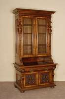 Aufsatzschrank, deutsch, um 1870, GrÜnderzeit, Hoflieferant wohl Großguss Berlin Korpus Weichholz, z.T. Eiche massiv, Nußbaum- bzw. ...
