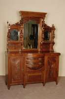 Prunkaufsatzschrank, England, um 1900, Mahagoni massiv, Jugendstil, Unterteil mit gedrechselten FÜßen, 3 TÜren mit kassetierten FÜllungen mit ...
