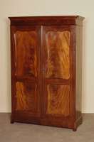 Schrank, Holland, um 1870, Louis-Philippe, Korpus Eiche massiv, Mahagonifurnier, TÜren mit BrezelfÜllungen, leicht abgerundete Ecken, Inlets mit ...