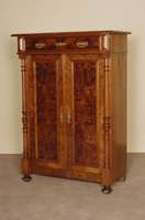 Vertiko, deutsch, um 1880, GrÜnderzeit, Korpus Weichholz, Nußbaumfurnier, Inlets mit schÖnem Wurzelnußfurnier, Lisenen mit gedrechselten ...
