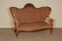 Sofa, deutsch, um 1870, Louis-Philippe, Mahagoni massiv, gebogene Beine, RÜckenlehne in Schmetterlingsform, BekrÖnung in der Mitte, Mohairbezug ...