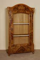 Vitrinenschrank, deutsch, um 1840/50, Louis- Philippe, Korpus Weichholz, Mahagonifurnier, gespiegelt, abgeschrÄgte Ecken, aufgesetzte ...
