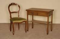 4 StÜhle, deutsch, um 1960, Louis-Philippe -Stil, Buche massiv, nußbaumfarben, FÜße und RÜckenlehne elegant gebogen, BekrÖnung reich ...