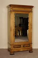 WÄscheschrank, deutsch, um 1880, SpÄtbiedermeier, Nußbaum massiv, eintÜrig, mit Spiegelglas, Holzrahmenprofil, teilweise schwarz abgesetzt, ...