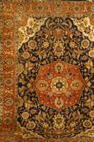TÄbriz Alt, Persien, um 1910, Wolle auf Baumwolle, ca. 347 x 245 cm, SchÄtzwert: 2200.- EURO, EHZ: 3. Dekoratives Mittelmedaill on belegt den ...