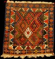 Jaf Tschenfront Antik, Persien, reine Pflan zenfarben, 19.Jahrhundert (um 1880/1890), fein e gl?nzende Wolle geknüpft auf Wolle, ca. 64 x 64 cm, ...