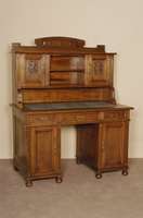 Schreibtisch, deutsch, um 1910, Eiche massiv , auf KugelfÜßen, Lisenen gerillt, Platte mit Alkantara bezogen, hellgrÜn, Oberteil 2 TÜren mit ...