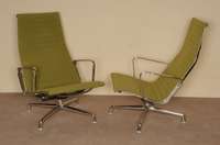 2 Liegesessel, Entwurf Charles Eames, EA 124, Entwurf 1958, original Klebeetikett Herman Miller made by Vitra, Aluminiumgestell, Stoffbezug Hopsak ...