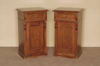 2 NachtschrÄnkchen, mitteldeutsch, um 1860/70, Kirschbaum massiv, Kirschbaumfurnier, aufgesetzte Schnitzereien, Leisten 3-fach getreppt, ...
