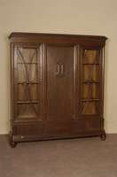 BÜcher- oder Kanzleischrank, deutsch, um 1920 , Eiche massiv, Eichefurnier, 3-tÜriges Modell, MitteltÜr gerahmte HolztÜr mit aufgesetzter ...