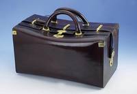 Sogn. Doctor's Bag, 60er Jahre, braunes Leder, BeschlÄge und Schließe Metall verg., innen mit hellbraunem Wildleder, 2 Tragegrif- fe, mit ...