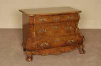 Barockstilkommode, Holland, nach altem Vorbild , Korpus Weichholz/Hartholz, Wurzelnußfurnier, z.T. gespiegelt, schÖnes Furnierbild, Kanten ...