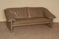 Ledersofa, Marke Leoluse, 3-sitzer, Rindsleder, leberfarben, Leder in gutem Zustand, Gebrauchsspuren, ca. 76x195x93 cm, Sh. 36 cm, St. 52 cm