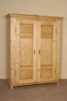 Weichholzschrank, sÜddeutsch, um 1810, sogenannter Spaltschrank, TÜren jeweils mit 3 kassetierten FÜllungen, Kopfleiste mehrfach getreppt und ...