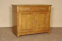 Halbschrank, deutsch, um 1870, Weichholz massiv, seitlich kanneliert, in Veluten auslaufend, KugelfÜße, original BeschlÄge, MÖbel gelaugt und ...