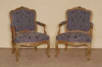 Sessel, deutsch, um 1860, Louis-XV-Stil, Eiche massiv, gebogene Beine, Arm- und RÜckenlehne, in der Mitte kleine BekrÖnung, Sessel neu ...
