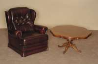 Couchtisch, deutsch, um 1920, Nußbaum massiv, Nußbaumfurnier, Fuß 4-fach ausladend, mit sparsamer Flachschnitzerei, praktisches BeistellmÖbel, ...