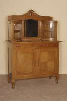 Aufsatzschrank, Holland, um 1910, Korpus z.T. Weichholz, Eichefurnier, Platte Eiche massiv, FÜße im Queen-Anne-Stil, 2 TÜren und 2 Schubladen, ...