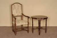 Armlehnsessel, deutsch, um 1910, Eiche massiv, gedrechselte Beine, gebogene Armlehnen , leicht geschweifter Kopf, neu gepolstert und bezogen, ...