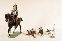 Konvolut Zinnspielzeug, um 1900, Frima Heyde , Straußenjagd, 4 JÄger, 2 davon beritten, 1 Jagdhund, Strauß, eine Palme, handbemalt, z.T. ...