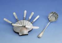 ZuckerlÖffel, deutsch um 1900, Silber, Barockstil, Glockenblumendekor, sehr schwere Qual., handgesÄgt, Bes.-Monogr. VB