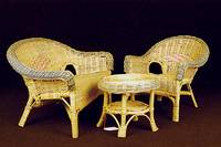 PuppenmÖbel-Set, Korbgeflecht, 80er Jahre, bestehend aus: Tisch (H. ca. 16 cm), Sessel (H . ca. 27 cm) und Bank (L. ca. 43 cm), sehr dekorativ