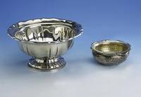 Anbietschale, deutsch, 800er Silber, um 1900, ca. 610 g, gebauchte Form, H. ca. 14.5 cm, D. ca. 28.5 cm, l. Gebr.-Sp.