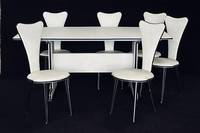 Tisch mit 6 StÜhlen, Italien, um 1954/62, Korpus Holz, vollstÄndig mit gepolstertem Wachstuch ausgelegt, paspelierte RÄnder, mit Aluminium und ...