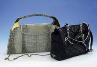 PRADA-Handtasche, schwarz, Nylon-Karo-Stepp mit Lederpaspeln und Ledertragriemen mit verchromter Kettenverzierung, geringe Tragesp. ...