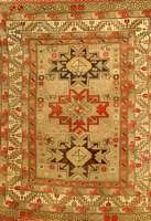 Leshgi Antik, Kaukasus, um 1900, Wolle auf Wolle, ca. 138 x 114 cm, SchÄtzwert: 1450.- EURO, EHZ: 4-5. Drei Lesghi Medaillons belegen den hellen ...