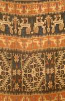 Textil, Indonesien, um 1910, ca. 250 x 116 cm, SchÄtzwert: 650.- EURO, EHZ: 2 (mit ca 7 cm Loch). Selten