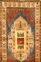 Kozak, TÜrkei, um 1960, Wolle auf Wolle, ca. 320 x 183 cm, SchÄtzwert: 1800.- EURO, EHZ: 3. SchÖne Farbgestalt. Kaukasische Muster ung.
