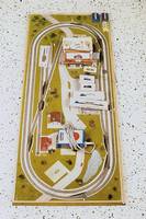 MÄrklin Mini-Club-Anlage, wohl 80er Jahre, komplette Gleisanlage ca. 50 x 120 cm, dazugehÖrend: 1 Trafo, 2 Loks, Nr. 8864 und 8609, dazu versch. ...