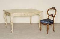 Tisch, deutsch, um 1900, Eiche massiv, Holz in naturbelassenem Zustand, Beine geschwungene Form mit floraler Schnitzerei, Tischplatte mehrfach ...