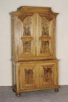 Aufsatzschrank, Elsaß/Lothringen, um 1770/1800, komplett auf Rahmen gearbeitet, Seiten und Front Nußbaum massiv bzw. Wurzelnußfurnier, ...
