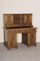 Ausziehschreibtisch, deutsch, um 1900/05, Korpus Weichholz/Hartholz, Rahmen z.T. Eiche massiv, Eichefurnier, klassizistisch, Lisenen 3-fach ...