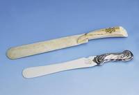 Konvolut 2 BriefÖffner mit Elfenbein, 1 x um 1900, mit vergold. Monogr. ligiert IO., haarrissig, L. ca. 33 cm, 1 x um 1900, Griffende Frankreich ...
