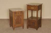 NachttischschrÄnkchen, deutsch, um 1920, ArtDeco, Eiche massiv, Eichefurnier, eine TÜr als Staufach und ein Schub, Rillendekor, aufgesetzte ...