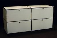USM-Haller Sideboard, Entwurf 1960/65, AusfÜhrung 70er Jahre, Stahlrohrkonstruktion durch Kugeln verbunden, 4 KlapptÜren, Tablare in weiß, ...