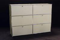 USM-Haller Sideboard, Entwurf 1960/65, AusfÜhrung 70er Jahre, Stahlrohrkonstruktion durch Kugeln verbunden, 6 KlapptÜren, Tablare in beige, ...