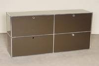 USM-Haller Sideboard, Entwurf 1960/65, AusfÜhrung 70er Jahre, Stahlrohrkonstruktion durch Kugeln verbunden, 4 KlapptÜren, Tablare in ...