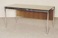 USM-Haller Tisch, Entwurf 1960/65, AusfÜhrung 70er Jahre, Stahlrohrkonstruktion, Tischplatte Buchefurnier, dunkel gebeizt, mit Frontblende, ...