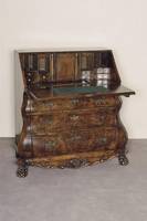 BarocksekretÄr, Holland, um 1780, Korpus Hartholz, Wurzelnußfurnier, z.T. gespiegelt, schÖnes Furnierbild, Kanten abgeflacht, TatzenfÜße, ...