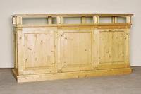 Ladenschrank, deutsch, im GrÜnderzeitstil, Weichholz massiv, Front mit kassettierten FÜllungen, Lisenen in Veluten auslaufend, Vitrinenteil ...