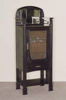 MehrzweckschrÄnkchen, deutsch, um 1900, Korpus Weichholz, Eichefurnier, Designentwurf, wohl MÜnchner WerkstÄtte, 1-tÜrig mit sehr schÖner ...