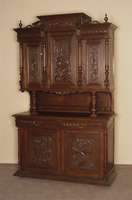 Aufsatzschrank, Frankreich, um 1880, Eiche massiv, aufwendige Reliefschnitzereien, Oberteil mit vollplastisch geschnitzter Jagdszene und ...