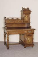 Aufsatzschreibtisch, deutsch, um 1880, GrÜnderzeit, Eiche massiv, Eichefurnier, auf KugelfÜßen, 2 TÜren und 4 Schubladen, TÜrfÜllungen mit ...