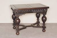 Tisch, Holland, um 1870, Eiche massiv, durch Steg verbunden, 4 starke balusterfÖrmige Beine, Zarge mit Kerb- und Flachschnitzereien, Ecken mit ...